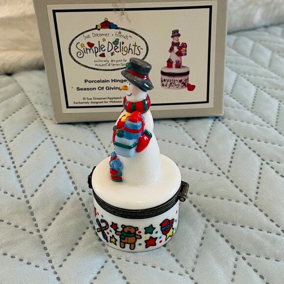 Vintage Season of Giving Snowman  Porcelain Tiny Hinged Christmas Treasure Box - Picture 4 of 11